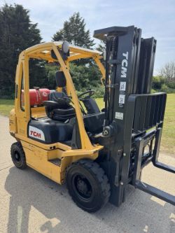 2017 TCM 2.5 TONNE GAS FORKLIFT TRUCK CONTAINER SPEC *12% BP*