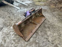 60” STRICKLAND 50MM DITCHING BUCKET - GOOD CONDITION