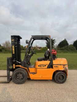 2007 SAMUK FORKLIFT 3 TON LIFT CAPACITY *12% BUYERS PREMIUM*