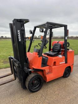 NISSAN 3.5 TONNE GAS FORKLIFT TRUCK CONTAINER SPEC *12% BP*