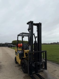 2015 CATERPILLAR FORKLIFT *2500 HOURS* *12% BP*