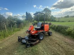 2014 JACOBSEN 676D RIDE ON LAWN MOWER - 2100 HOURS