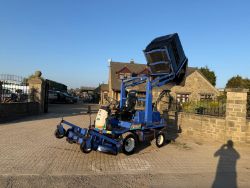 2005/55 ISEKI SF333FH 4WD OUTFRONT RIDE ON MOWER WITH HIGH TIP COLLECTOR - 2389 HOURS