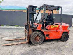MITSUBISHI FD40 CONTAINER SPEC FORKLIFT 2 STAGE MAST - C/W PALLET TINES