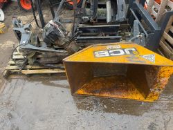 X2 PALLET OF JCB HTD-5 DUMPER SPARES *NO VAT*