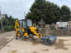 LEWIS BADGER 4WD FRONT LOADER BACKHOE WITH 2023 SUTON HYDRAULIC SWEEPER BUCKET