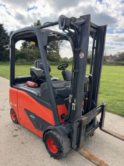 LINDE 2 TONNE ELECTRIC FORKLIFT TRUCK CONTAINER SPEC *12% BP*