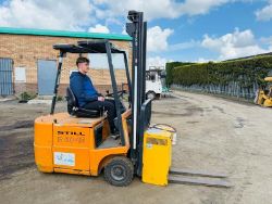 STILL R50-15 FORKLIFT *C/W CHARGER*