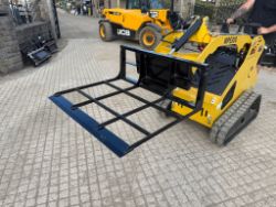 NEW/UNUSED 2025 GIYI MINI SKIDSTEER LAND LEVELLER MÉNAGE RAKE