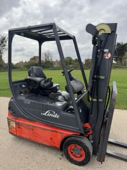 LINDE 1.4 TONNE ELECTRIC FORKLIFT TRUCK CONTAINER SPEC *12% BP*