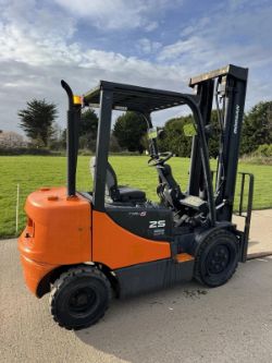 DOOSAN 2.5 TONNE DIESEL FORKLIFT TRUCK *12% BP*