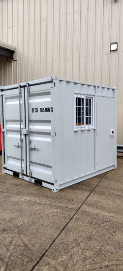 BRAND NEW 9FT LOCKABLE CONTAINER