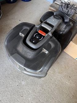 HUSQVARNA AUTOMOWER 435 AWD ROBOTIC LAWN MOWER - IN WORKING ORDER - C/W ATTACHMENTS