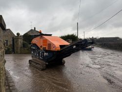 2018 RED RHINO 5000 DIESEL REMOTE CONTROLLED TRACKED CRUSHER - RUNS AND DRIVES - 1805 HOURS