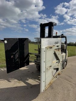 CLARK 3 TONNE GAS FORKLIFT WITH BALE CLAMP *12% BP*