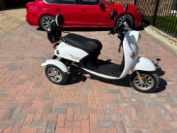THREE WHEELED ELECTRIC SCOOTER *NO VAT*