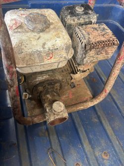 HONDA ENGINE CONCRETE POKER WITH VIBRATING END *NO VAT*