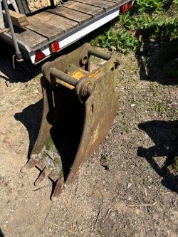 CATERPILLAR 428 BUCKETS