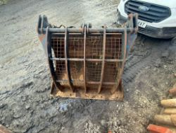 2013 STRIMECH 1m3 BUCKET GRAB