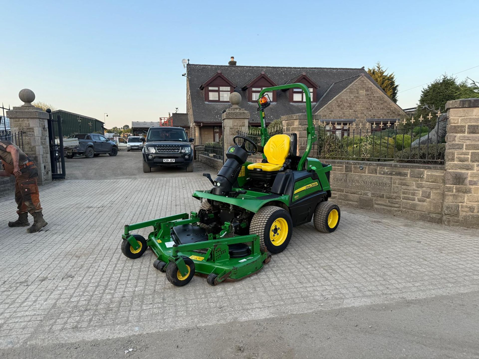 2018 JOHN DEERE 1550 TERRAINCUT 4WD OUTFRONT RIDE ON MOWER WITH JOHN DEERE 60” ROTARY DECK - Image 2 of 11