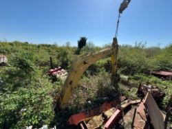 KOMATSU PC210 DIGGING ARM WITH HILL QUICK HITCH AND DITCHING BUCKET