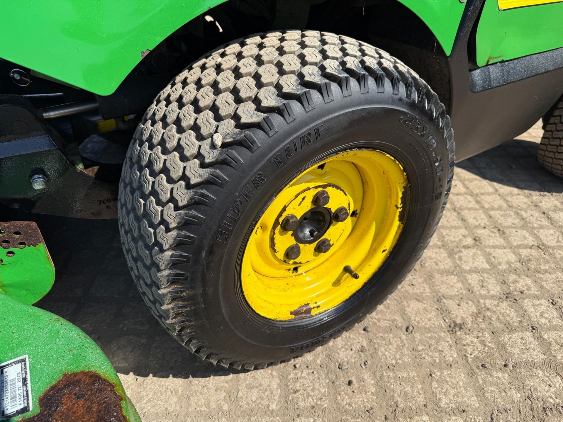 2011/61 JOHN DEERE 1445 4WD OUTFRONT RIDE ON MOWER WITH 7 IRON COMMERICAL II 72” ROTARY DECK - Image 10 of 10