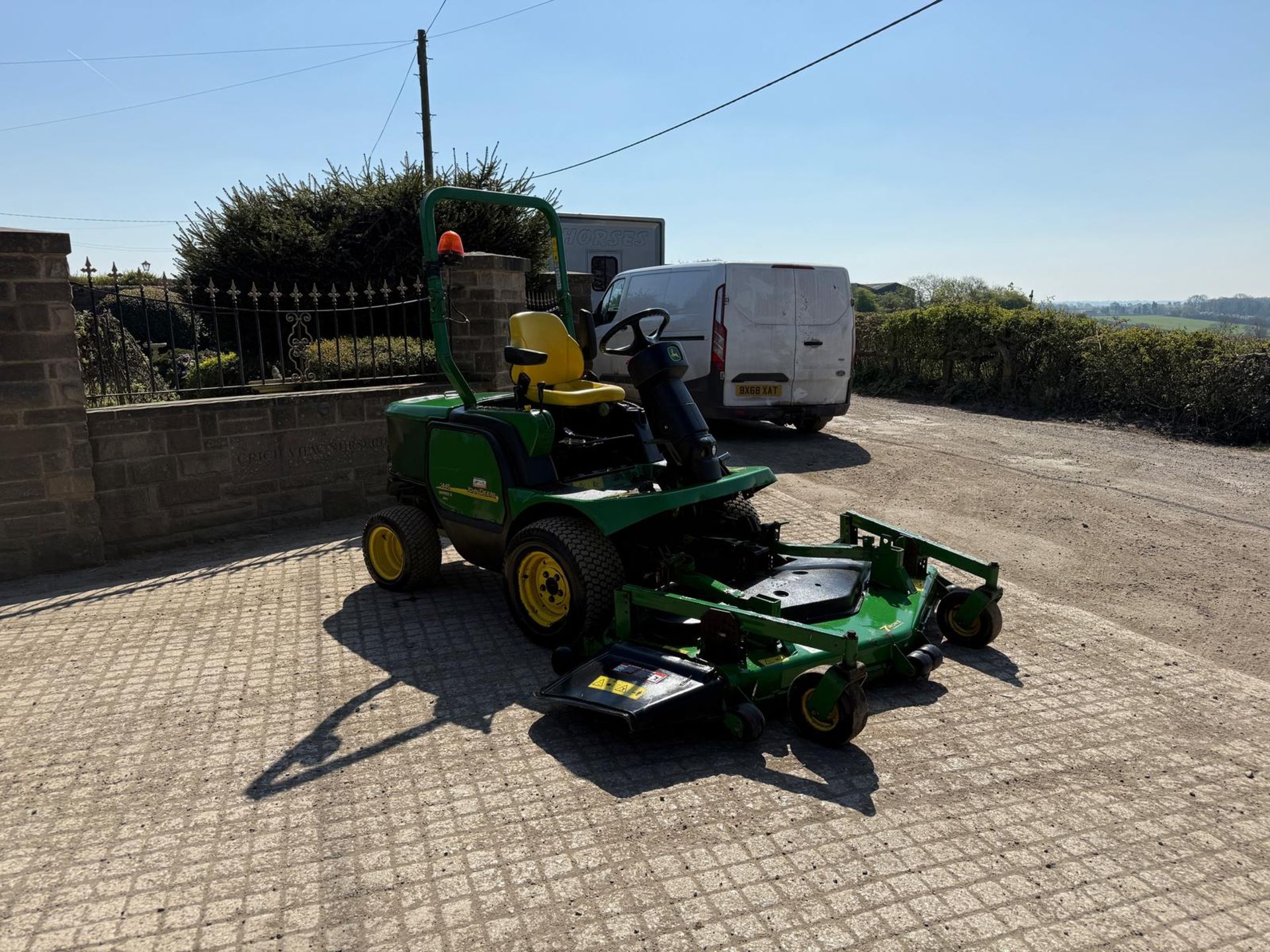 2011/61 JOHN DEERE 1445 4WD OUTFRONT RIDE ON MOWER WITH 7 IRON COMMERICAL II 72” ROTARY DECK - Image 4 of 10
