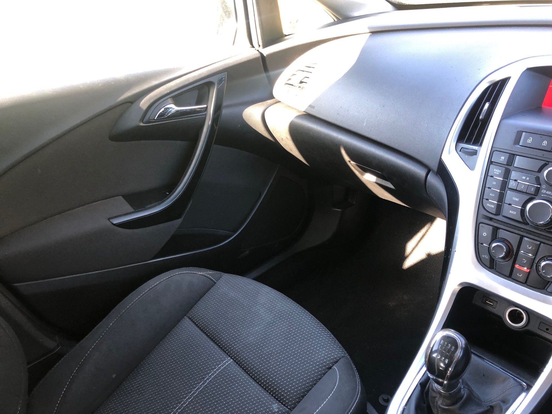 2015 65 VAUXHALL ASTRA 1.4I TURBO SRI HATCHBACK - 111K MILES - AIR CON - SERVICE HISTORY *NO VAT* - Image 2 of 13