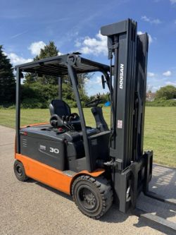 DOOSAN 3 TONNE ELECTRIC FORKLIFT TRUCK *12% BP*