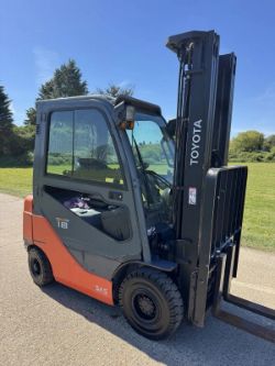 2016 TOYOTA 1.8 TONNE DIESEL FORKLIFT - TRIPLE MAST AND SIDE SHIFT - 3000 HOURS *12% BP*