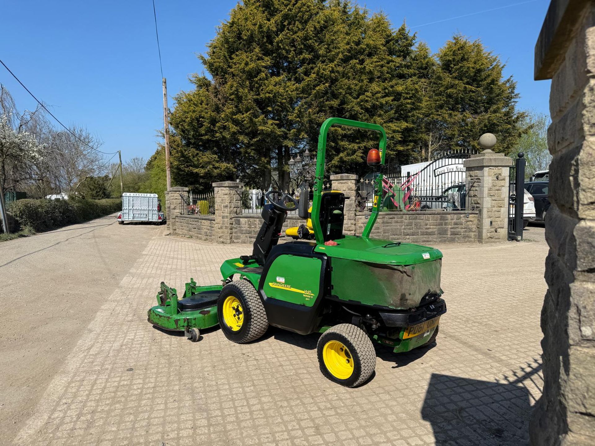2011/61 JOHN DEERE 1445 4WD OUTFRONT RIDE ON MOWER WITH 7 IRON COMMERICAL II 72” ROTARY DECK - Image 3 of 10