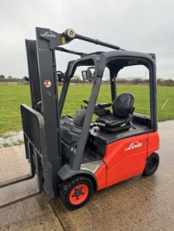 LINDE 1.6 TONNE ELECTRIC FORKLIFT TRUCK CONTAINER SPEC *12% BUYERS PREMIUM*