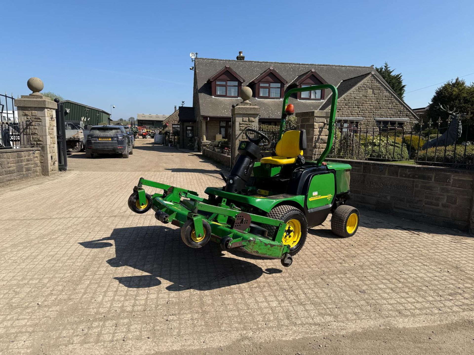 2011/61 JOHN DEERE 1445 4WD OUTFRONT RIDE ON MOWER WITH 7 IRON COMMERICAL II 72” ROTARY DECK - Image 2 of 10