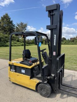 DOOSAN 1.8 TONNE ELECTRIC FORKLIFT TRUCK 3 WHEELS *12%BP*