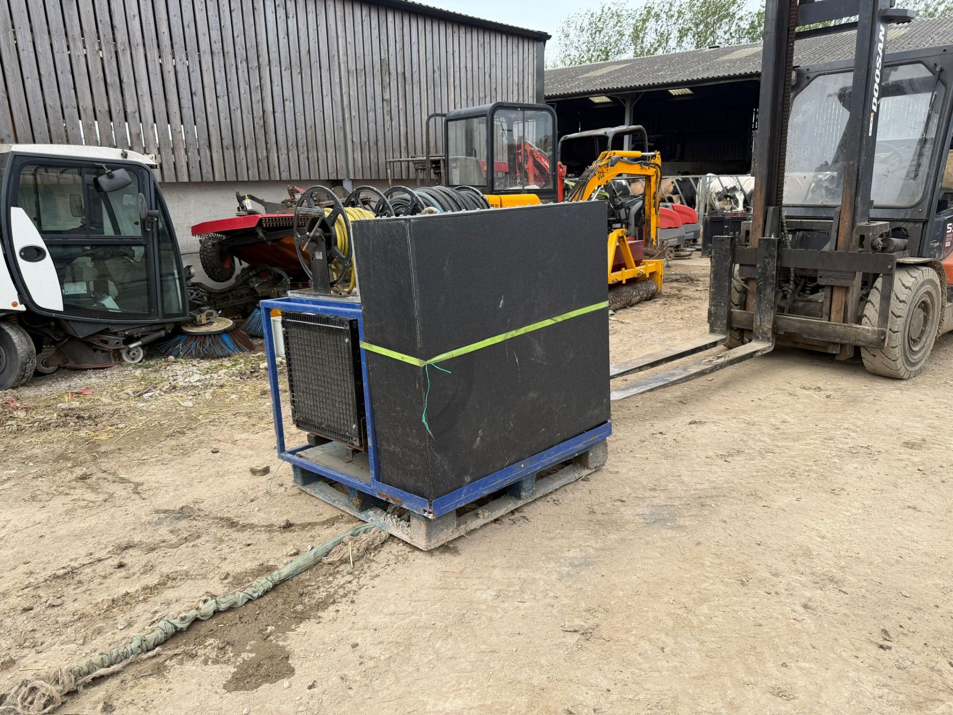 2015 DIESEL 200BAR STATIC PRESSURE WASHER *343 HOURS* - Image 2 of 9