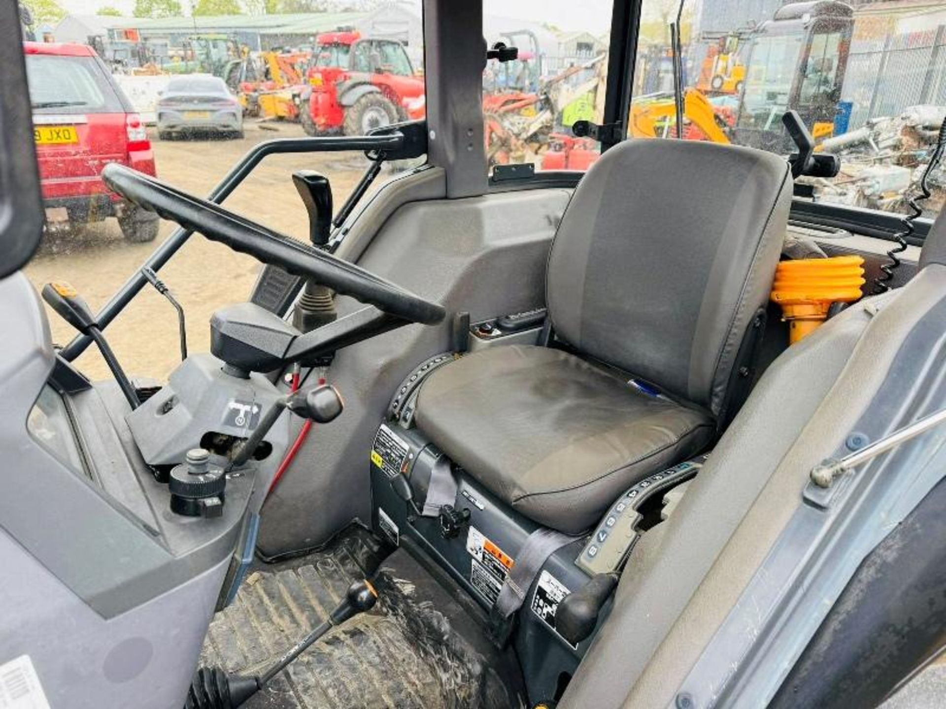 KUBOTA GL221 4WD COMPACT TRACTOR*C/W FRONT LOADER* - Image 9 of 13