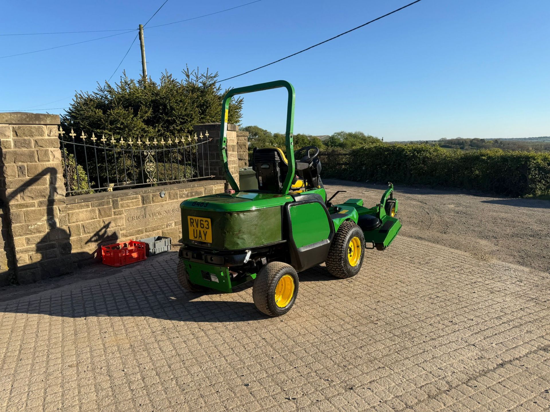 2013/63 JOHN DEERE 1445 4WD OUTFRONT RIDE ON MOWER WITH JOHN DEERE 62” ROTARY DECK - Image 5 of 13