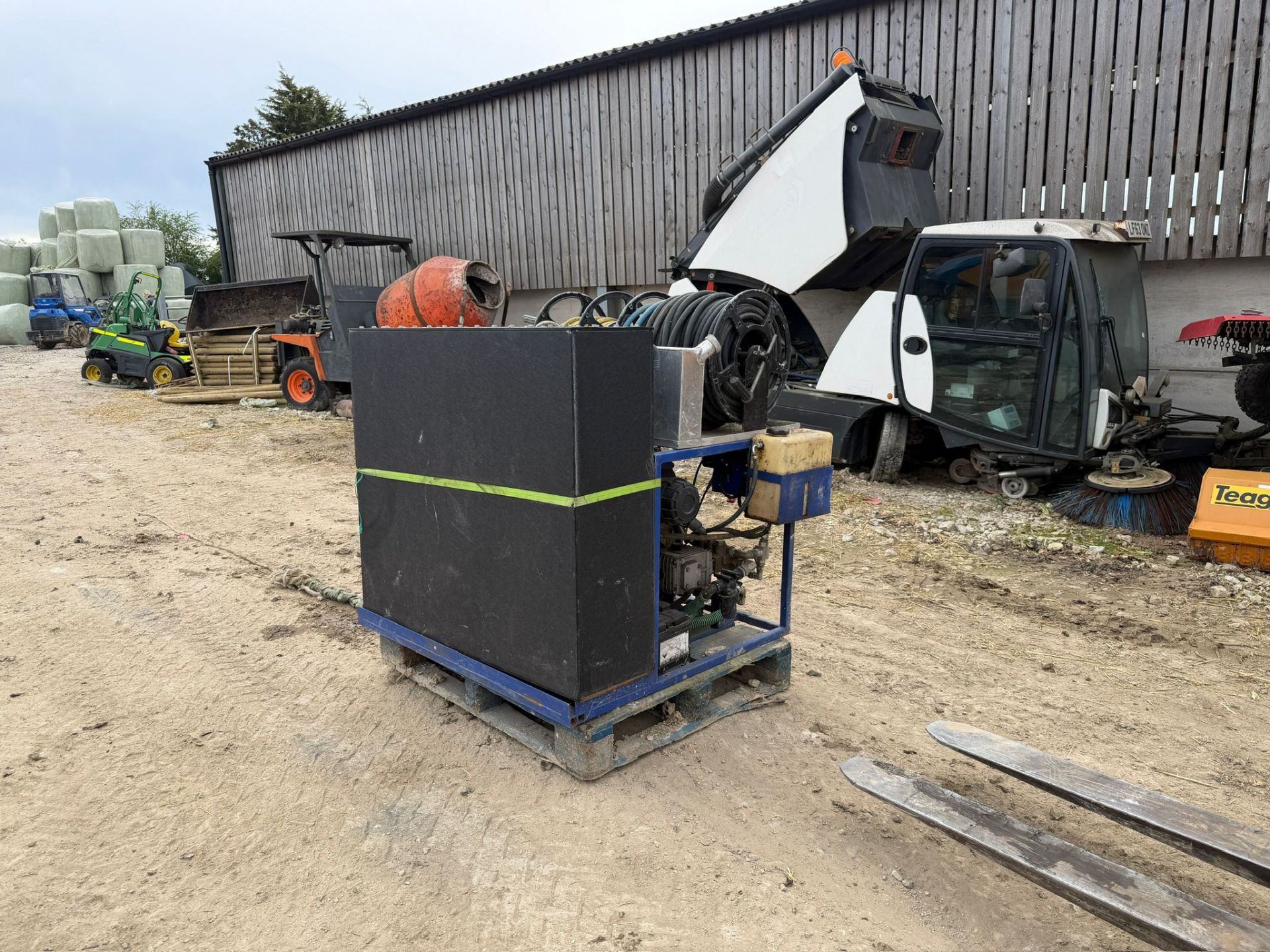 2015 DIESEL 200BAR STATIC PRESSURE WASHER *343 HOURS* - Image 5 of 9