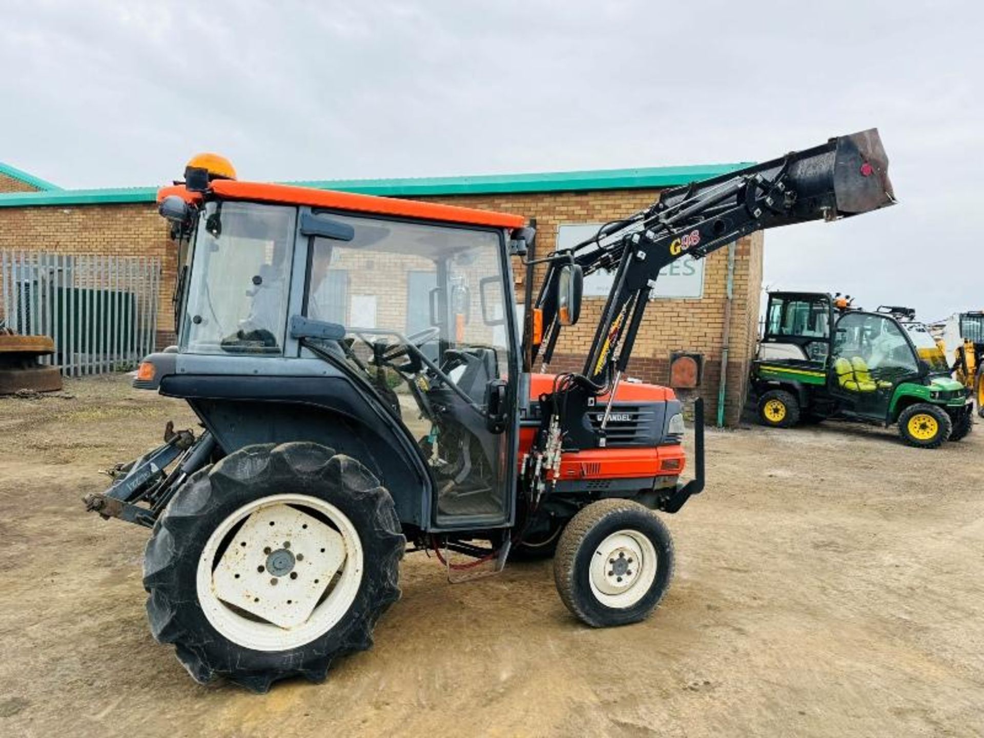 KUBOTA GL221 4WD COMPACT TRACTOR*C/W FRONT LOADER* - Image 12 of 13