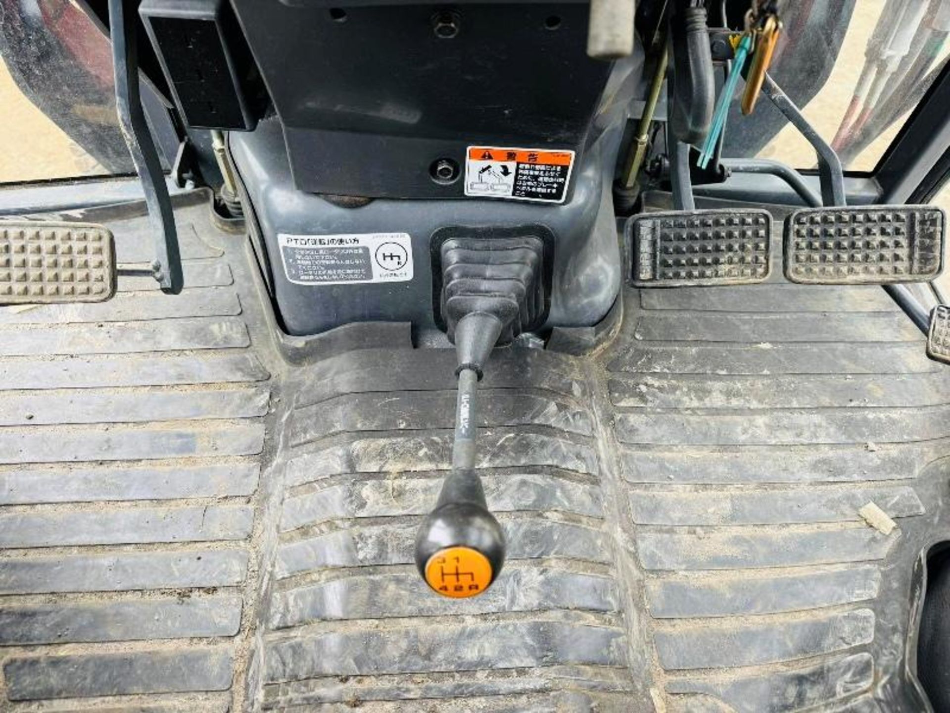 KUBOTA GL221 4WD COMPACT TRACTOR*C/W FRONT LOADER* - Image 11 of 13