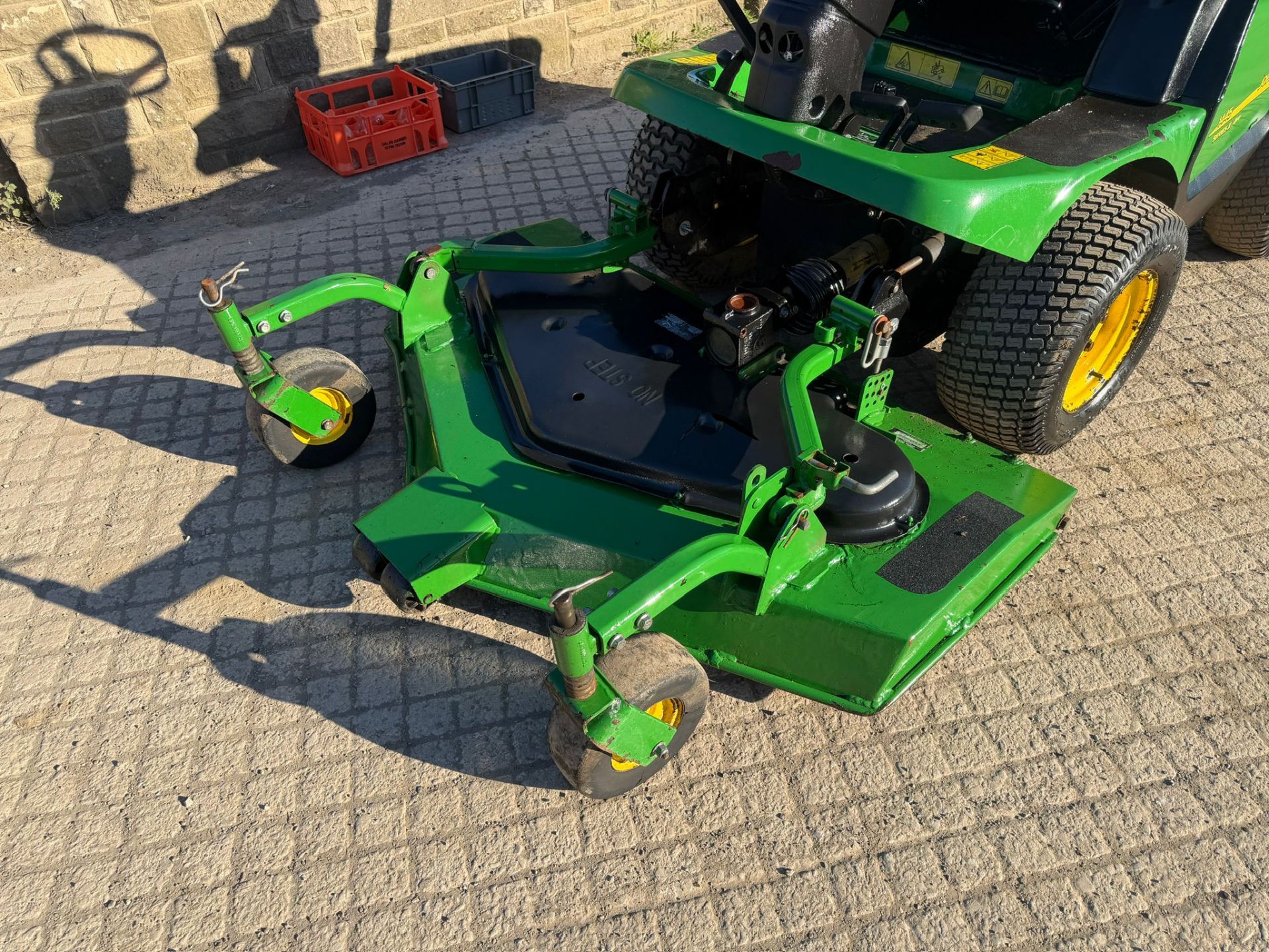 2013/63 JOHN DEERE 1445 4WD OUTFRONT RIDE ON MOWER WITH JOHN DEERE 62” ROTARY DECK - Image 11 of 13
