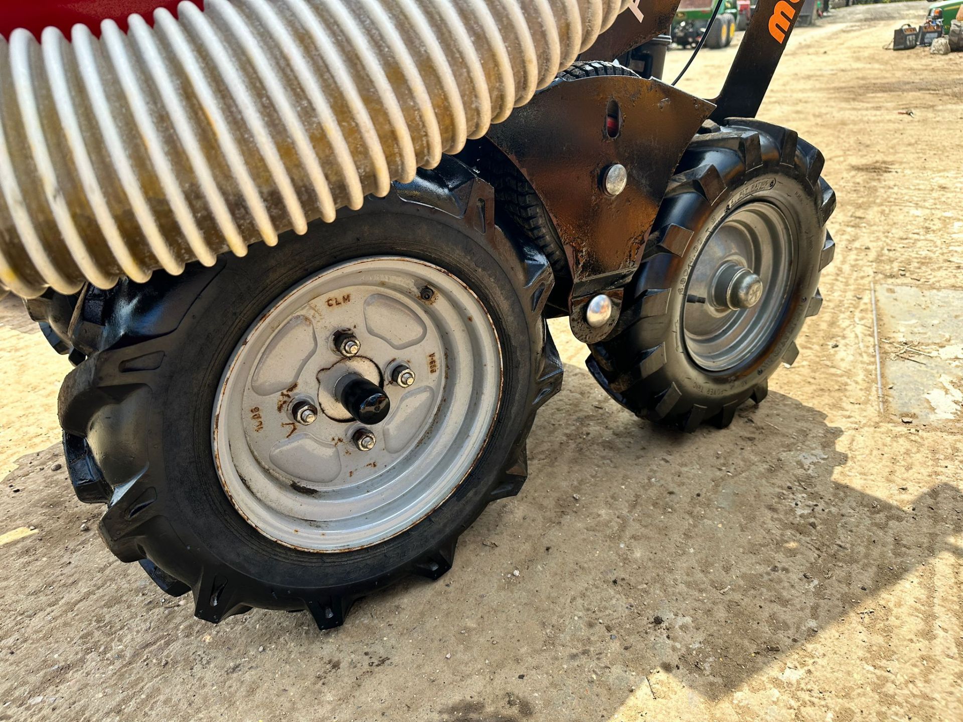 MUCK-TRUCK POWERDRIVE 4WD DUMPER BUNDLE W/ TRAFALGAR PADDOCK VACCUM SUCKER & DUMPER SKIP - Image 5 of 11