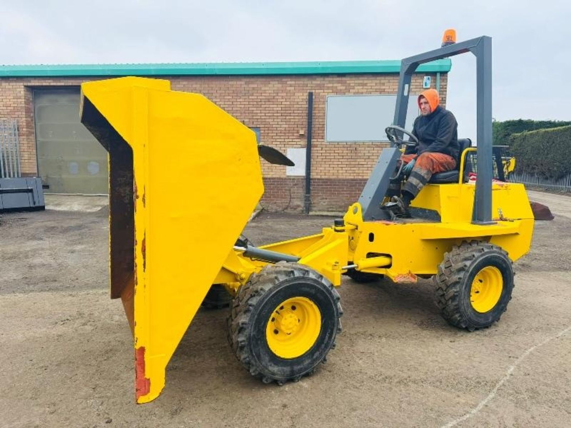 BENFORD DUMPER *C/W LISTER ENGINE* - Image 3 of 14