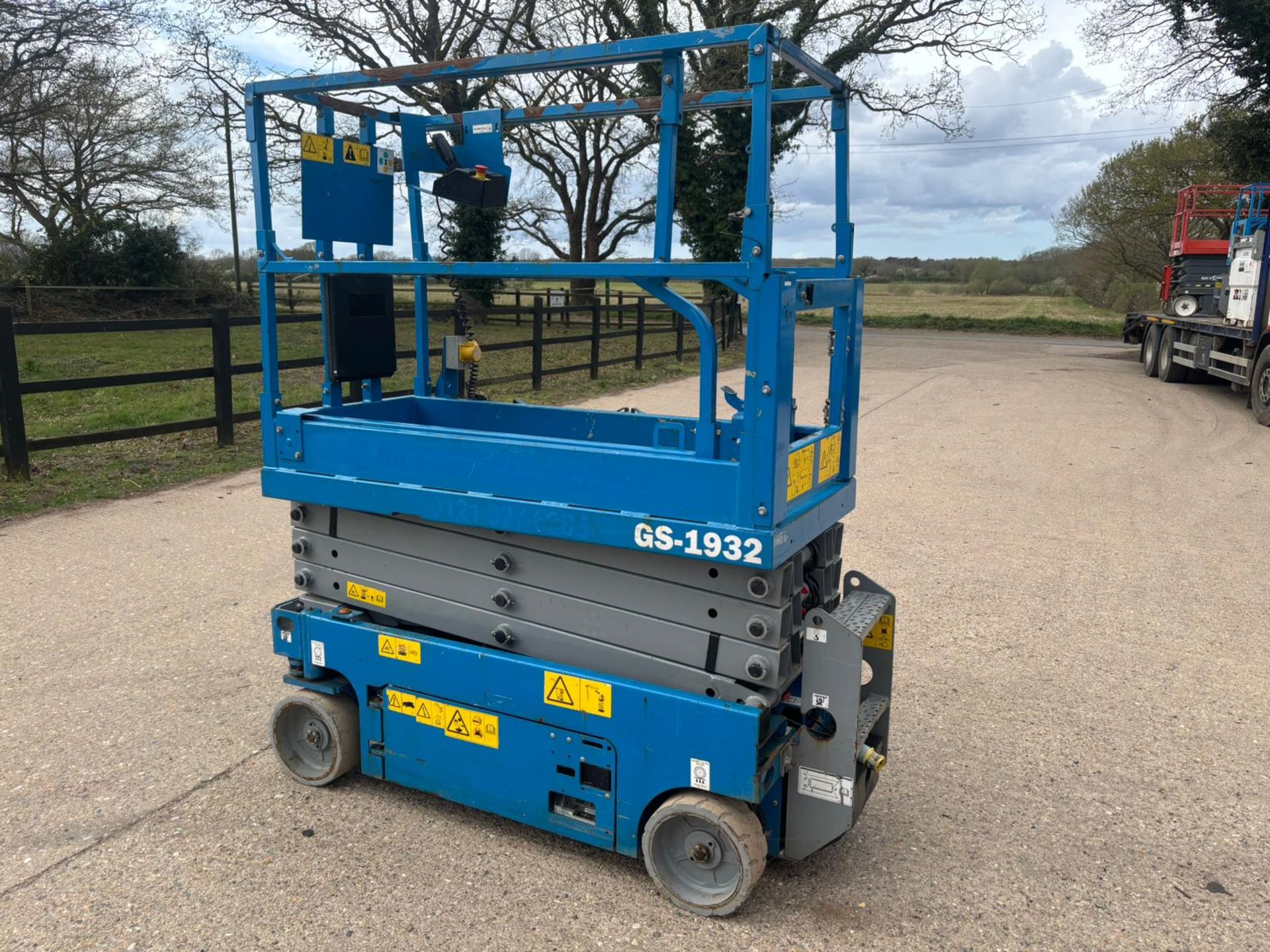 2019 GENIE GS 1932 SCISSOR LIFT - 150 HOURS - Image 4 of 14