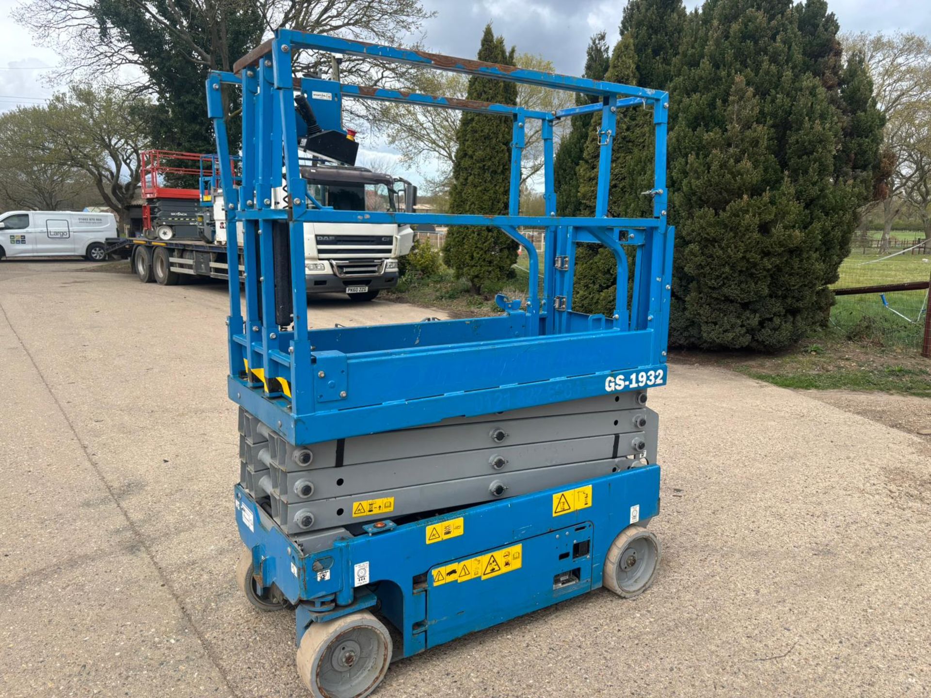 2019 GENIE GS 1932 SCISSOR LIFT - 150 HOURS - Image 2 of 14