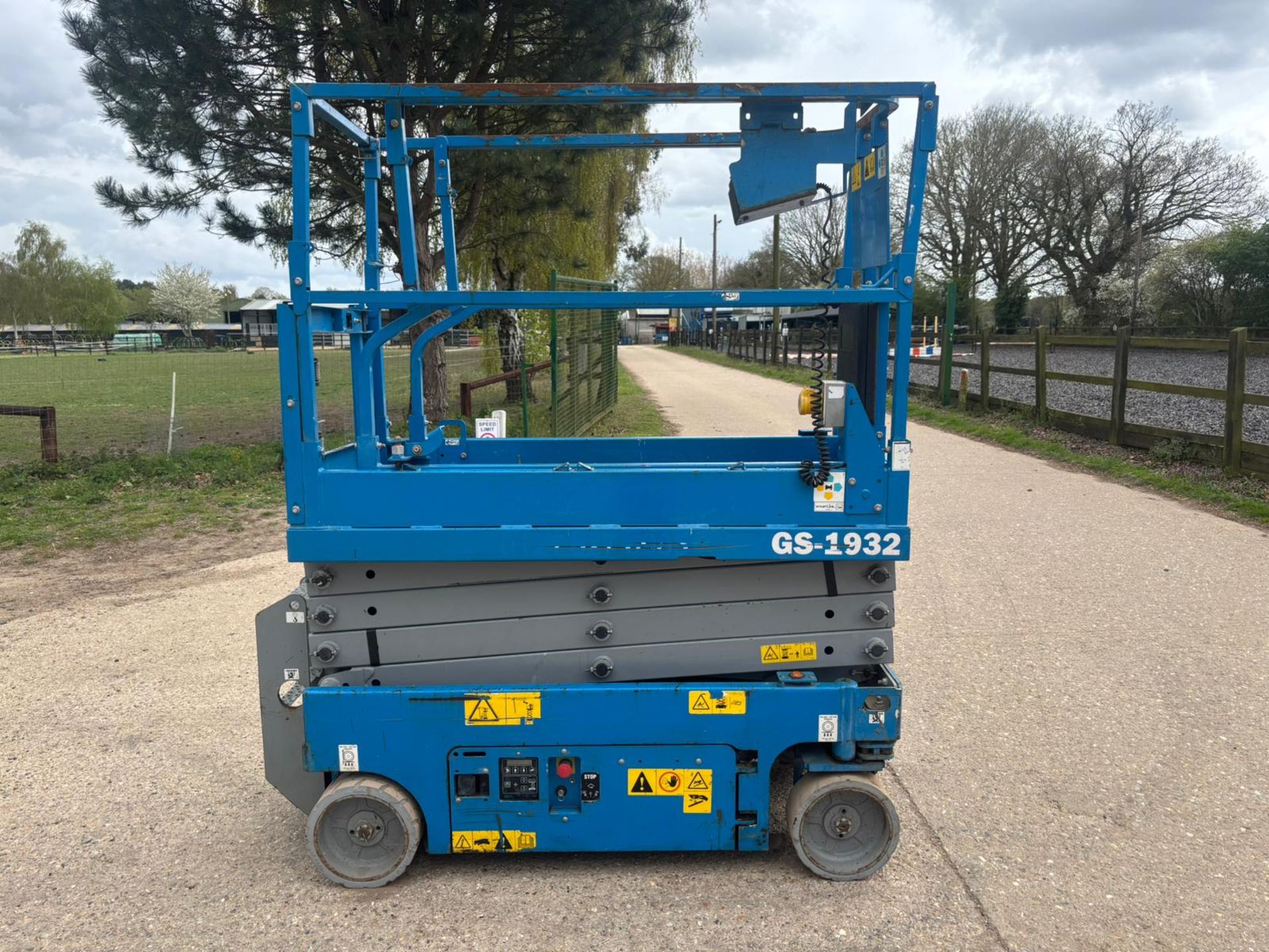 2019 GENIE GS 1932 SCISSOR LIFT - 150 HOURS - Image 3 of 14