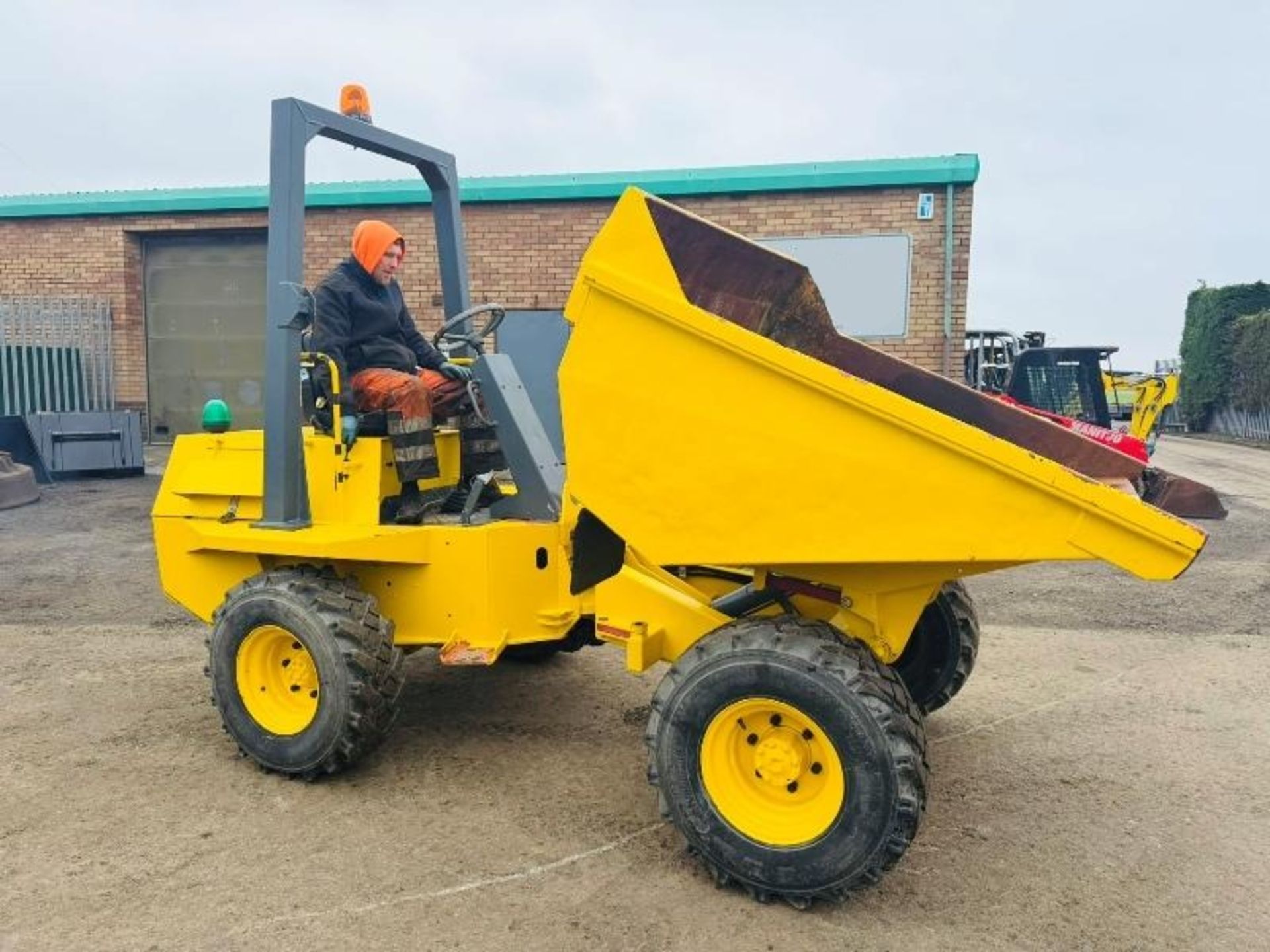 BENFORD DUMPER *C/W LISTER ENGINE* - Image 9 of 14