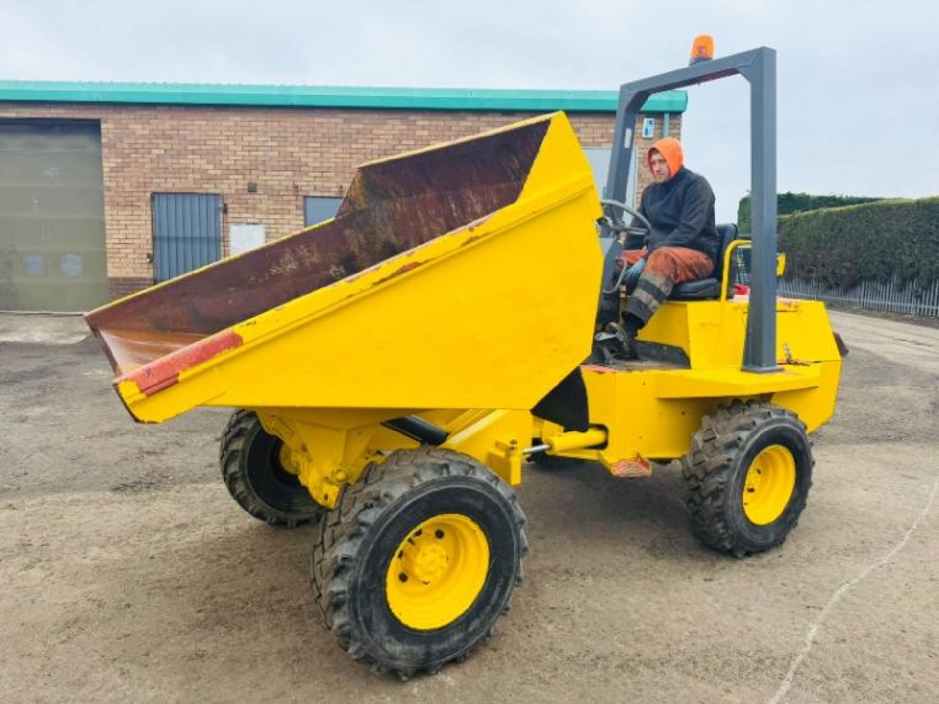 BENFORD DUMPER *C/W LISTER ENGINE* - Image 2 of 14