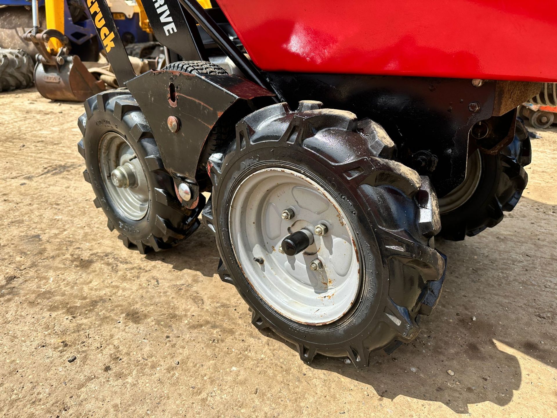 MUCK-TRUCK POWERDRIVE 4WD DUMPER BUNDLE W/ TRAFALGAR PADDOCK VACCUM SUCKER & DUMPER SKIP - Image 8 of 11
