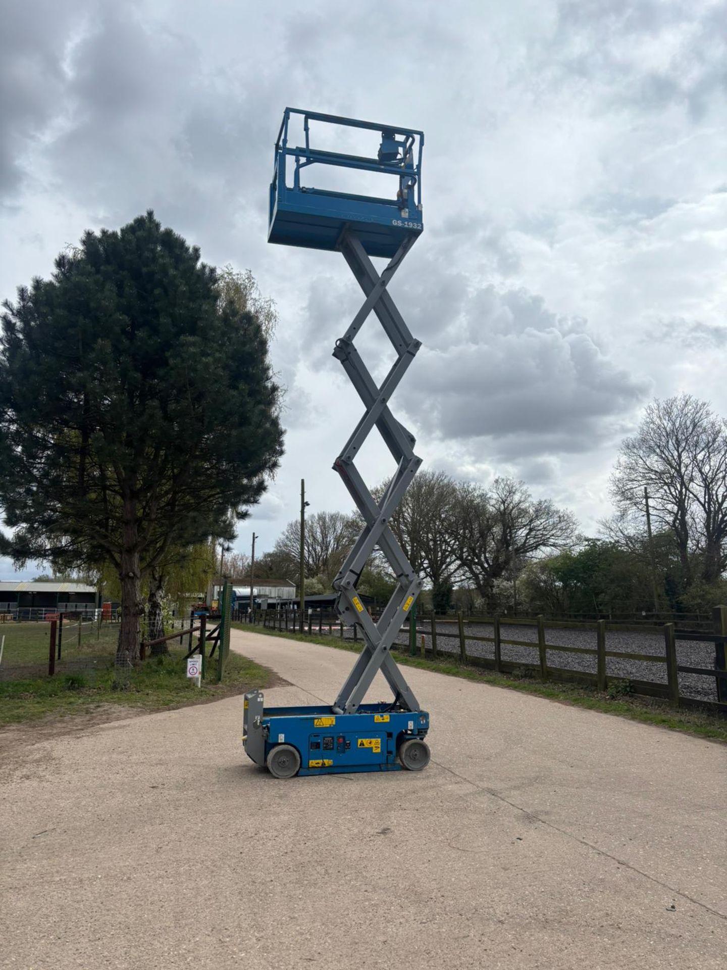 2019 GENIE GS 1932 SCISSOR LIFT - 150 HOURS - Image 9 of 14